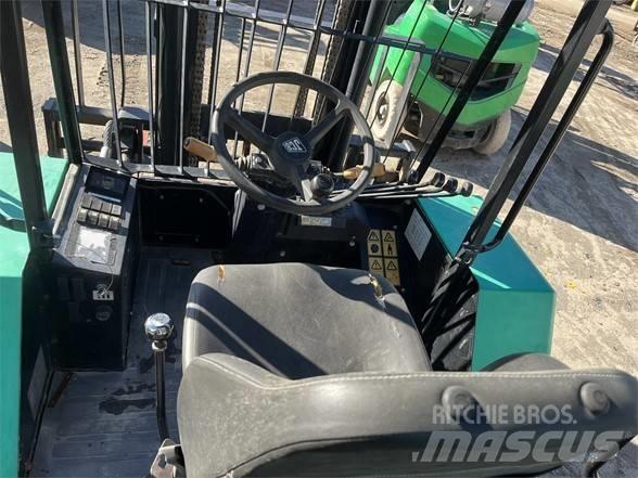 JCB 930 Terénní vysokozdvižné vozíky