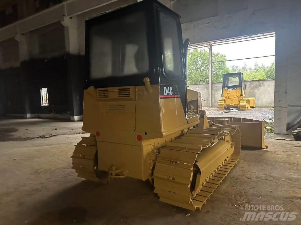 CAT D 4 C Pásové dozery