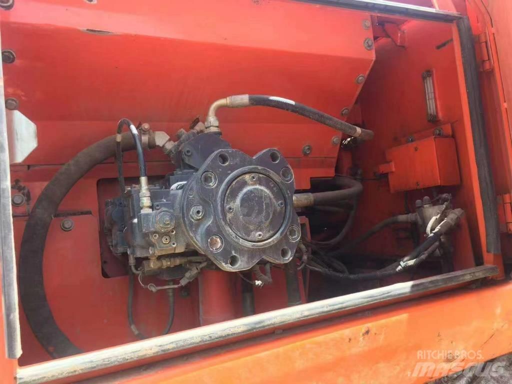 Hitachi ZX 210 Pásová rýpadla