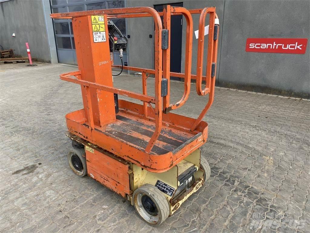 JLG 1230ES Vertikální sloupové výtahy