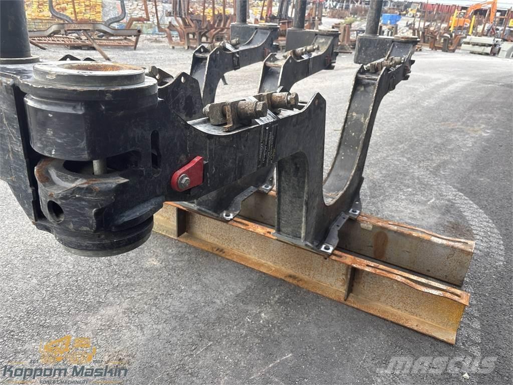 Komatsu 855 Další komponenty