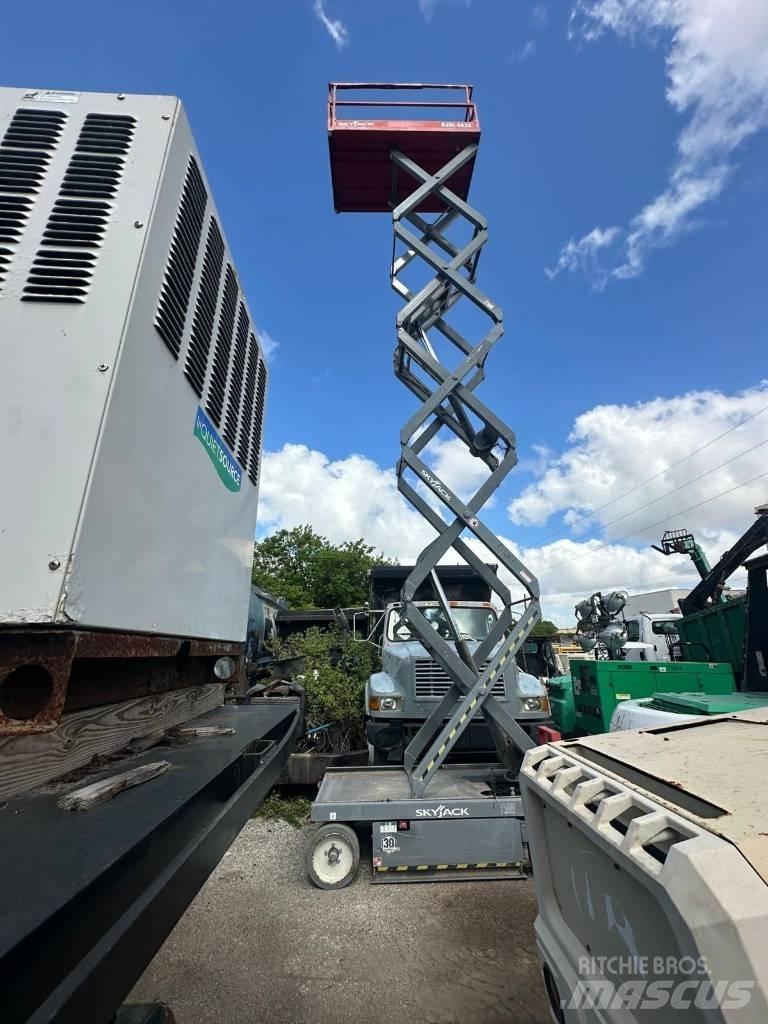 JLG 32 Lift Nůžková zvedací plošina