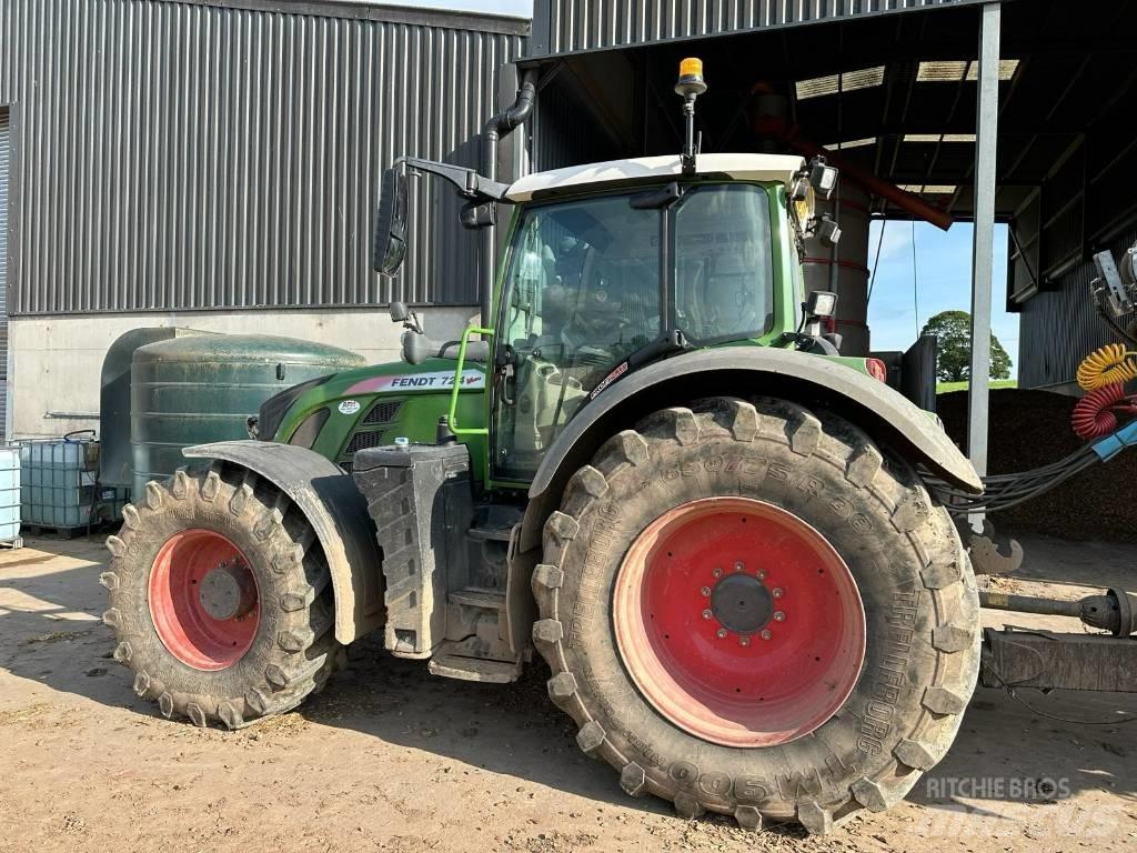 Fendt 724 Profi Plus Traktory