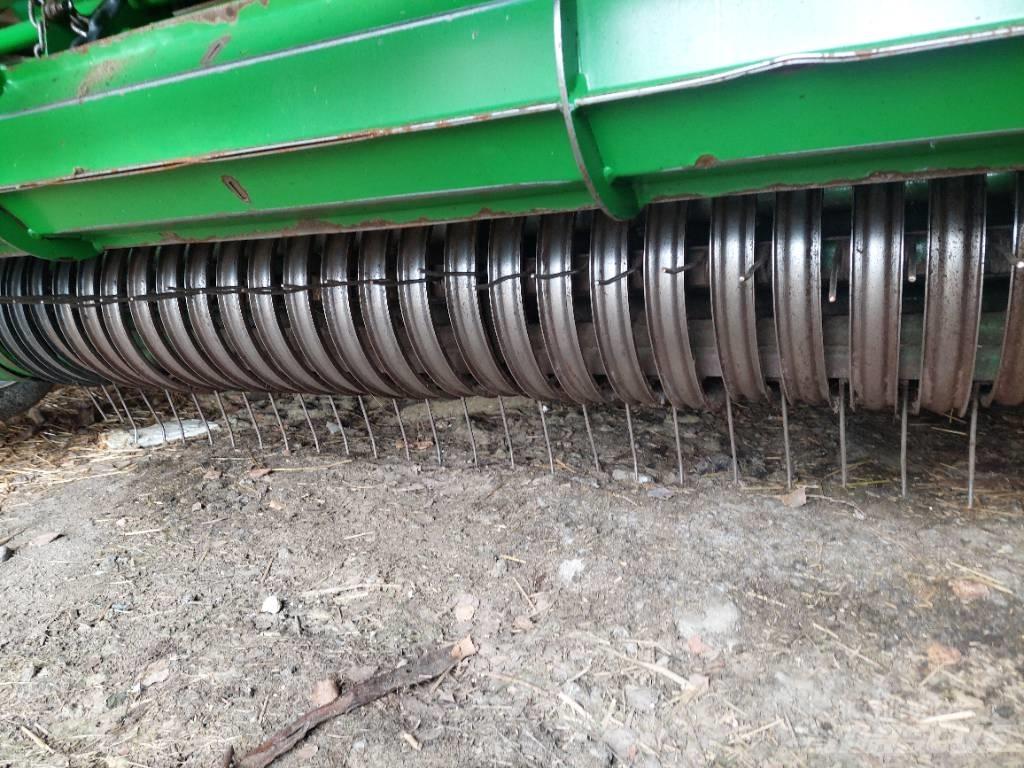 McHale F 5500 Lis na válcové balíky