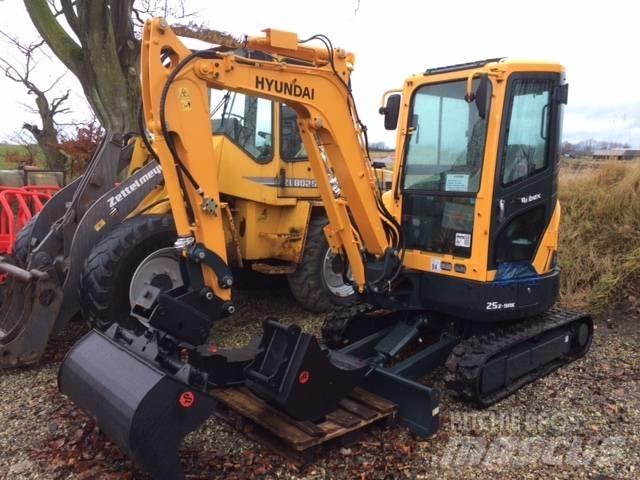 Hyundai R25 AK Mini rýpadla < 7t