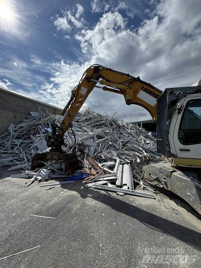 Liebherr A316 Li Speciální bagry