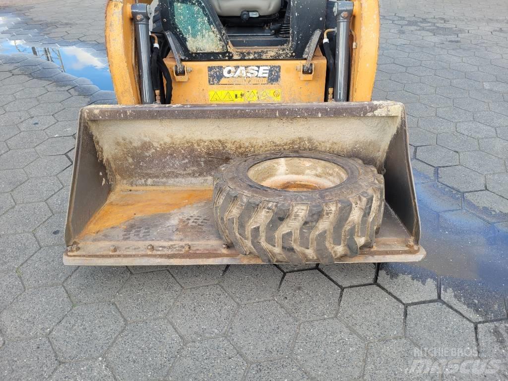 CASE SR 130 Smykem řízené nakladače