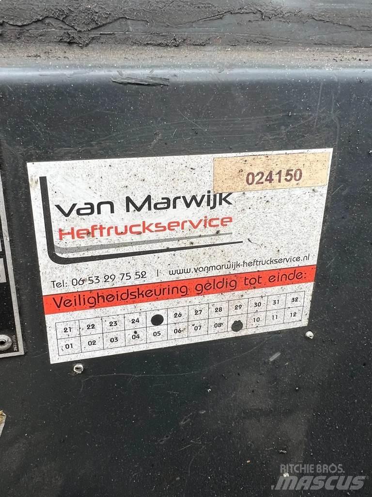 Linde E30-01 Akumulátorové vozíky