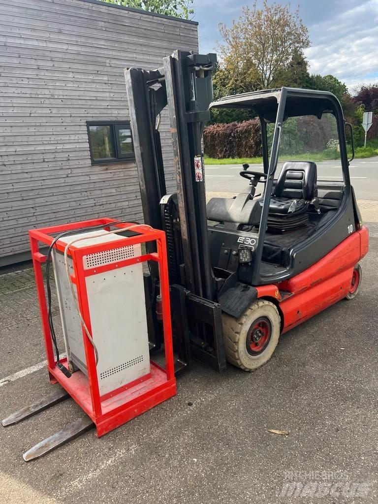 Linde E30-01 Akumulátorové vozíky