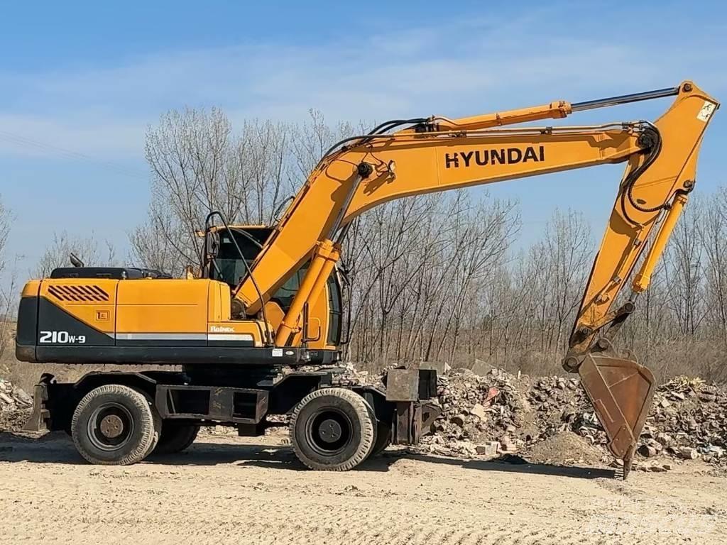 Hyundai R210W-9 Kolová rýpadla