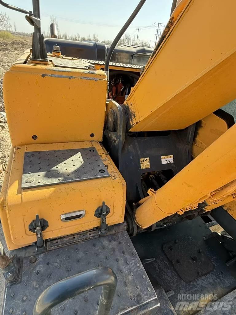 Hyundai R210W-9 Kolová rýpadla