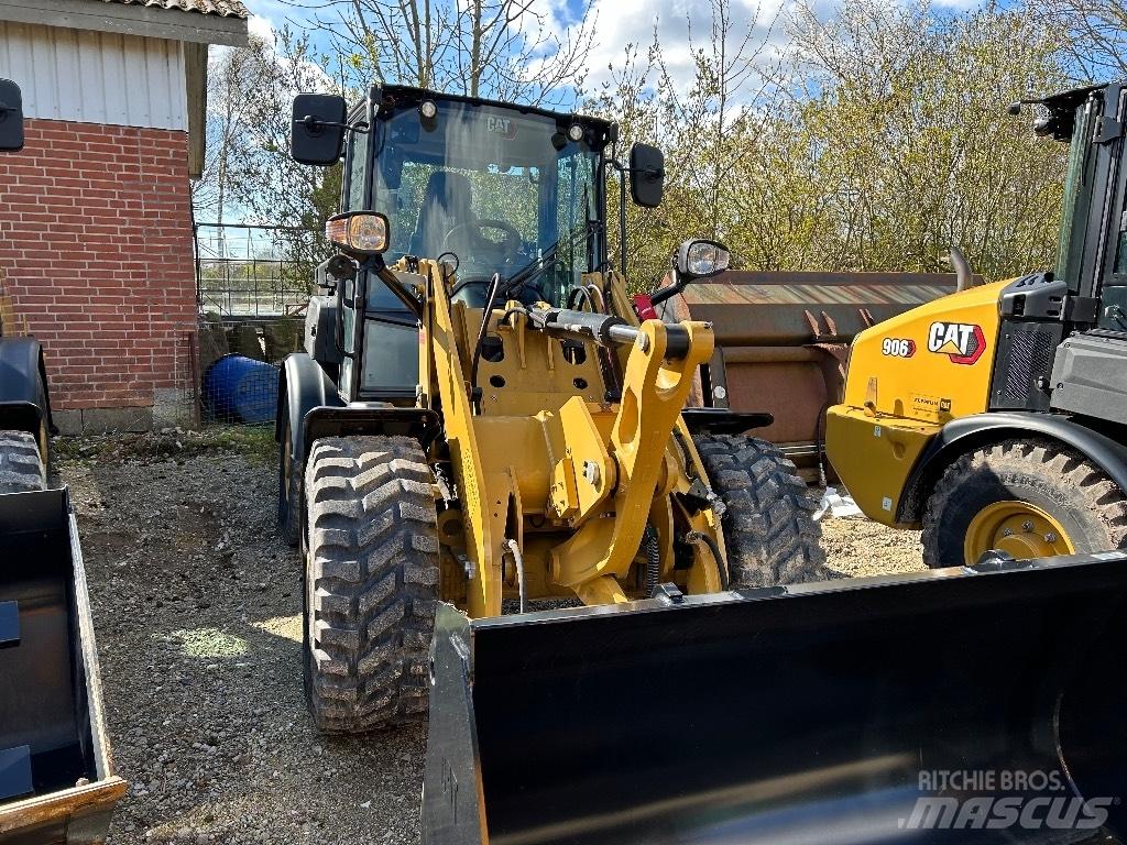 CAT 906 Kolové nakladače