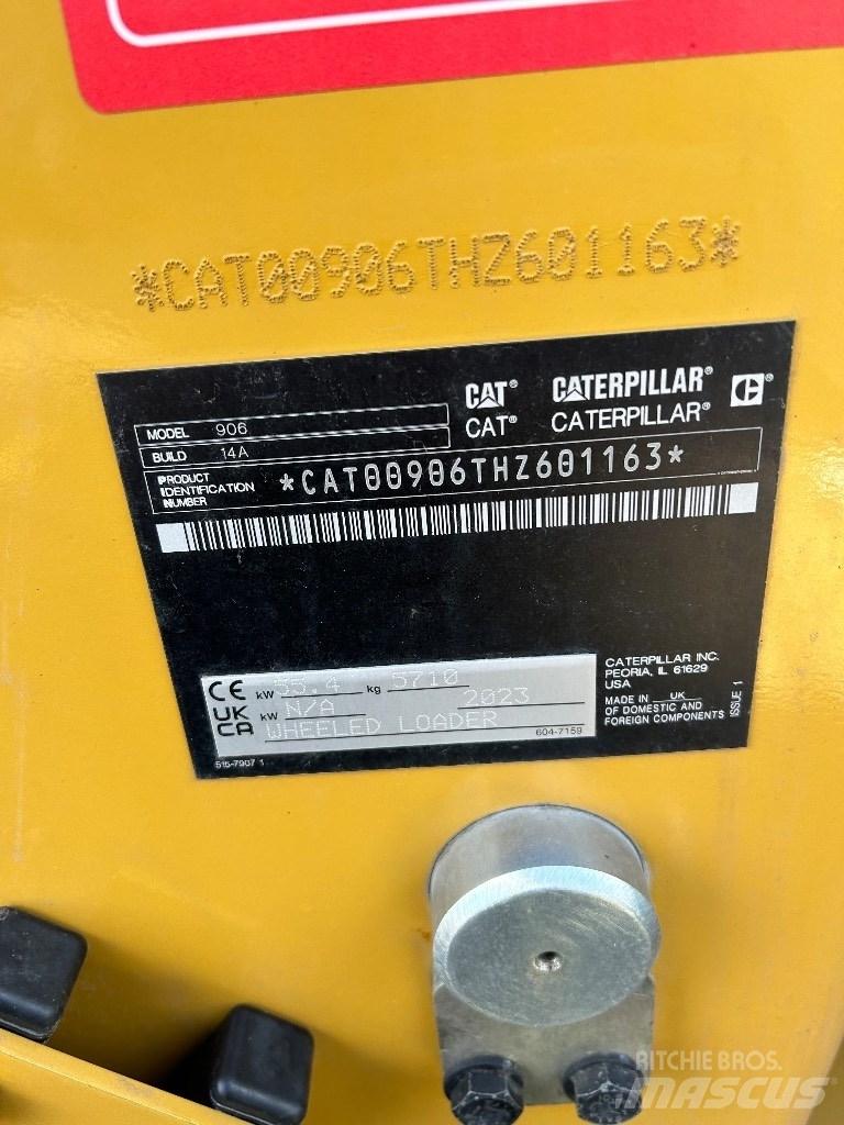 CAT 906 Kolové nakladače