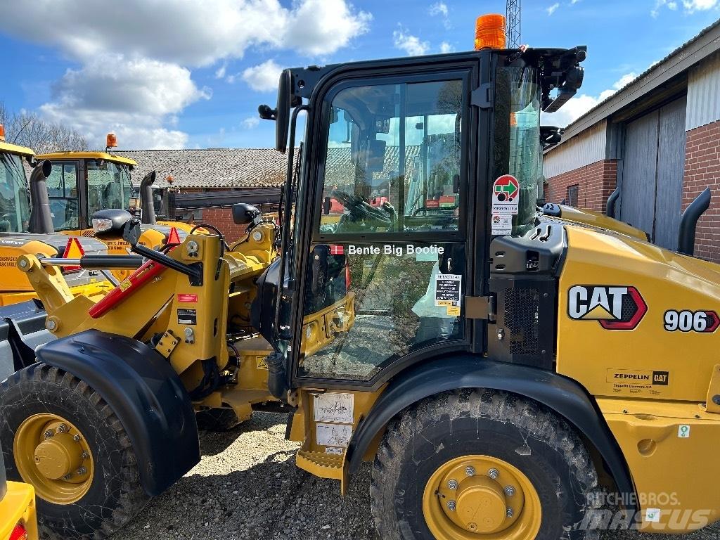 CAT 906 Kolové nakladače