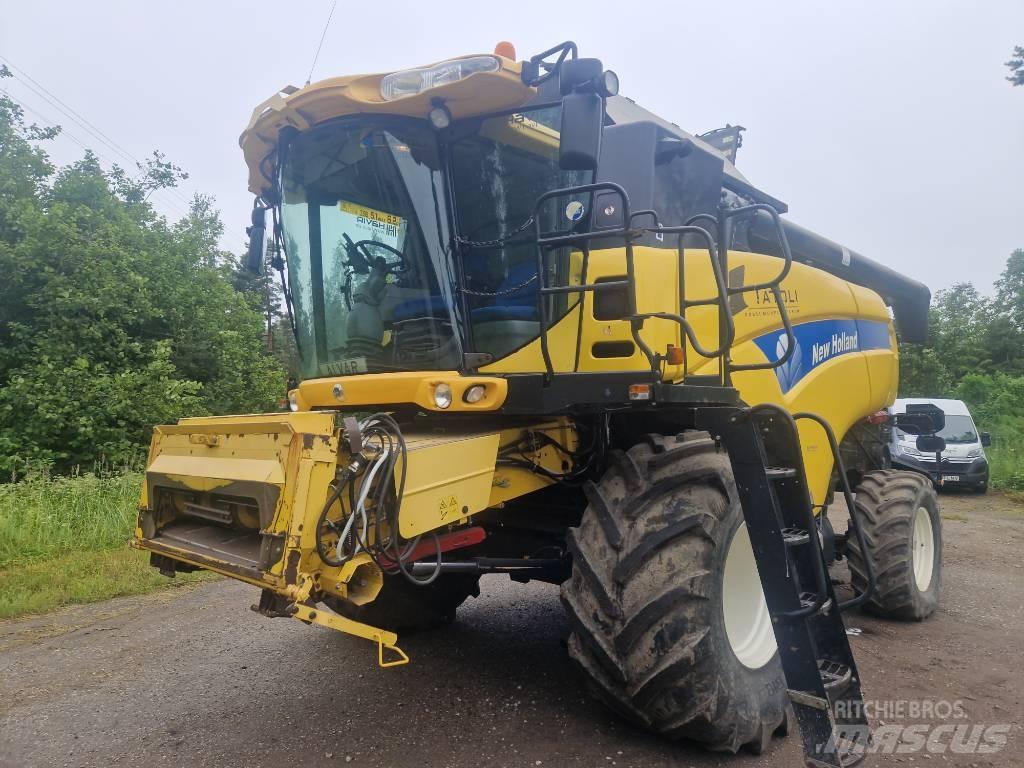 New Holland CX 8070 Sklízecí mlátičky