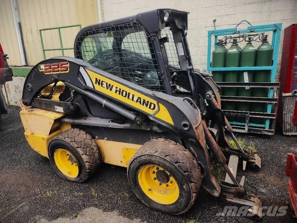 New Holland 225L Smykem řízené nakladače