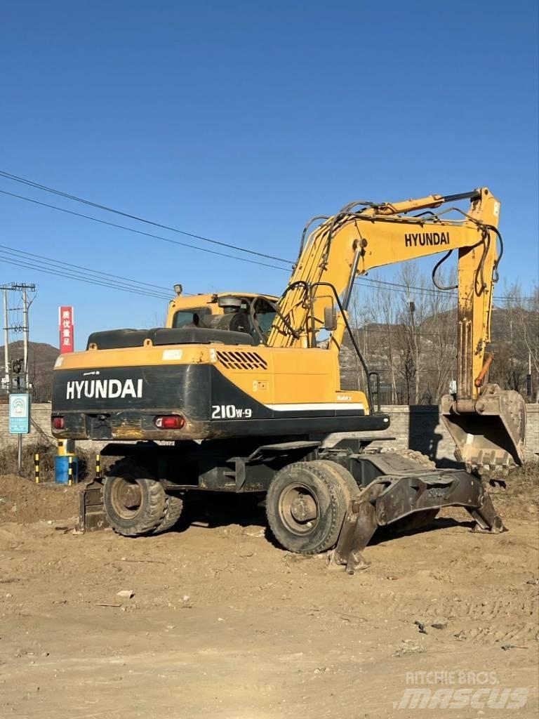Hyundai R210W-9 Kolová rýpadla