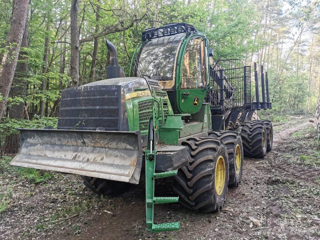 John Deere 1110G Vyvážecí traktory