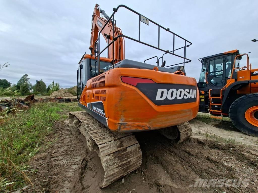 Doosan DX 225 LC-5 Pásová rýpadla