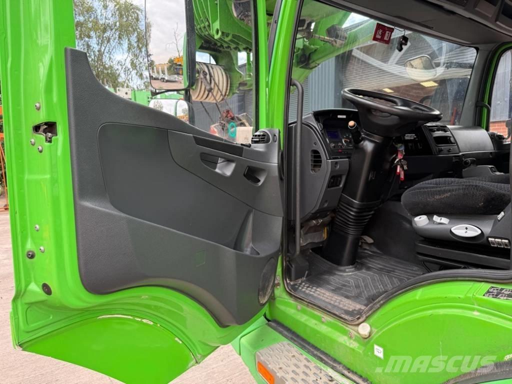 Grove GMK 4100 L Univerzální terénní jeřáby