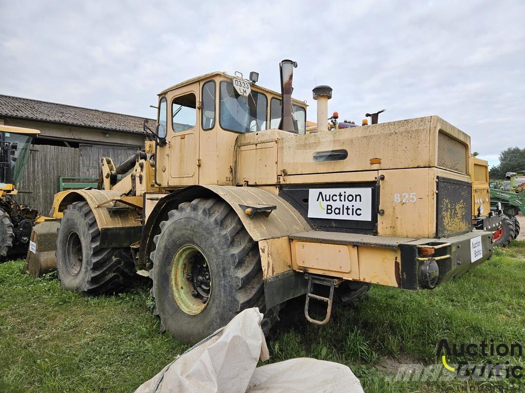  Kirovec K-700A Traktory