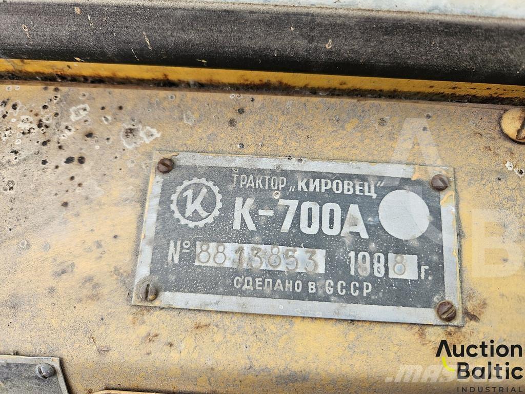  Kirovec K-700A Traktory