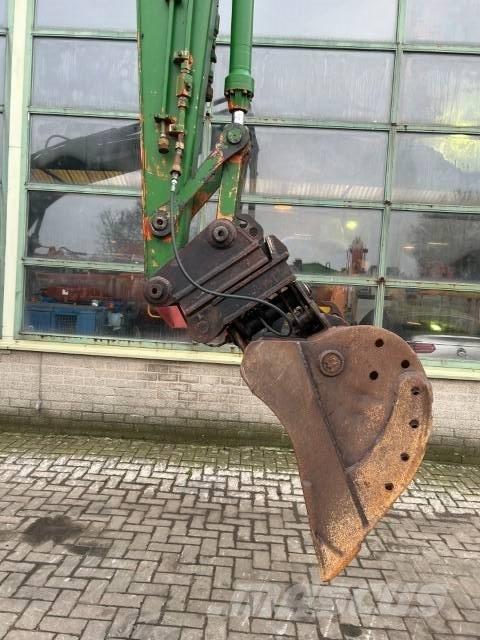 Hitachi EX120 Pásová rýpadla
