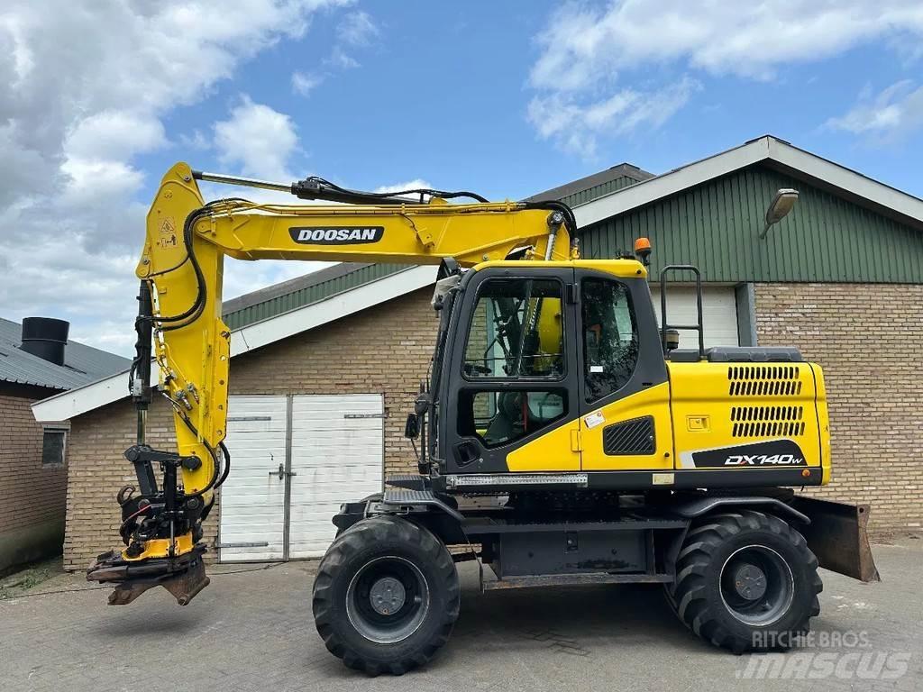 Doosan DX140W-5 Kolová rýpadla