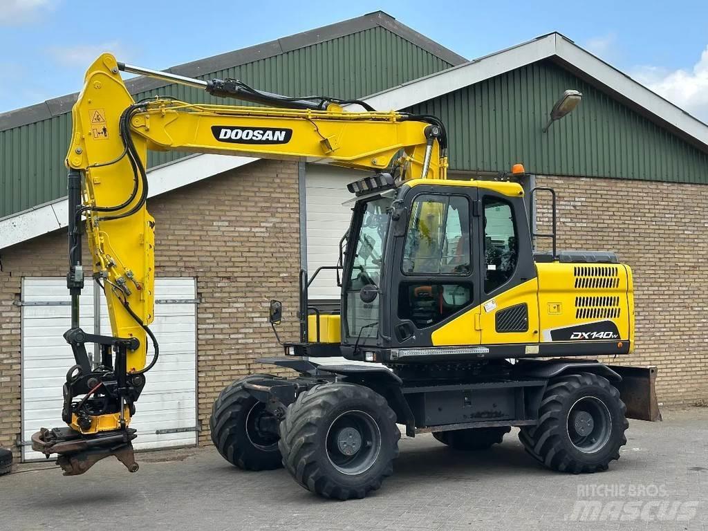 Doosan DX140W-5 Kolová rýpadla
