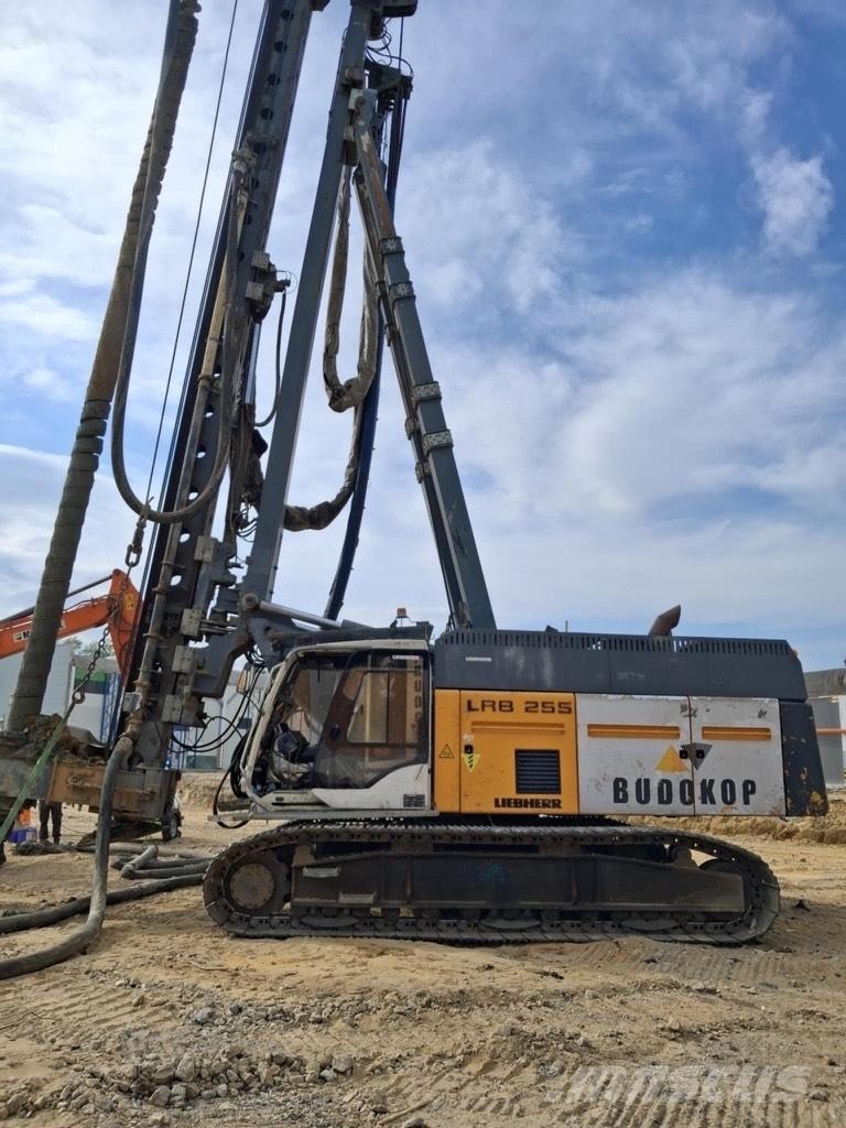 Liebherr LRB255 Pilířové jeřáby