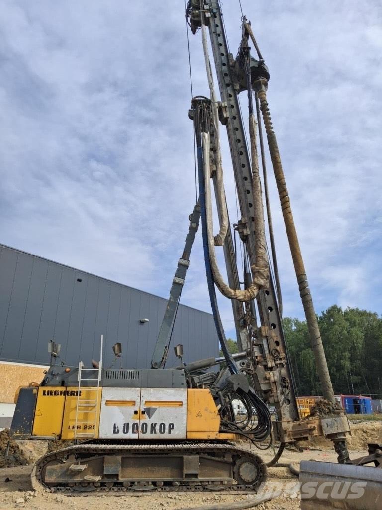 Liebherr LRB255 Pilířové jeřáby