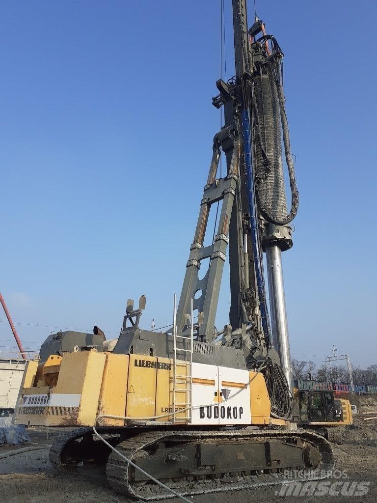 Liebherr LRB255 Pilířové jeřáby