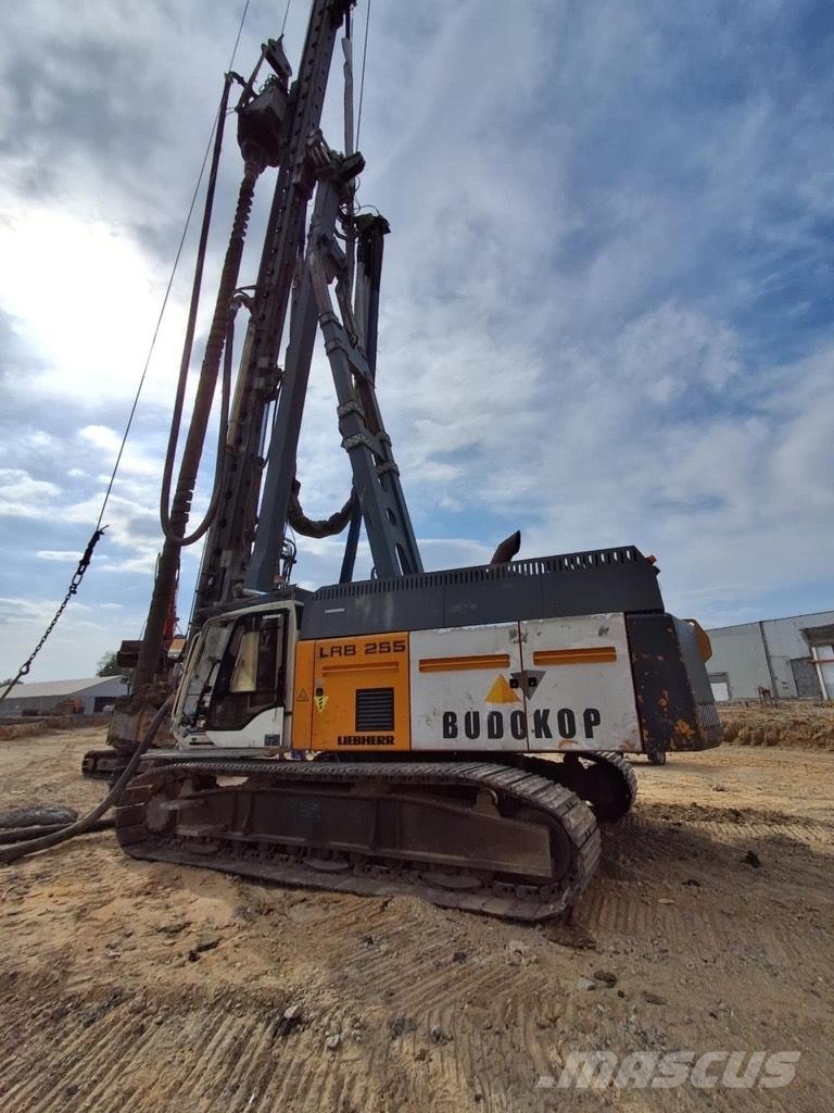 Liebherr LRB255 Pilířové jeřáby