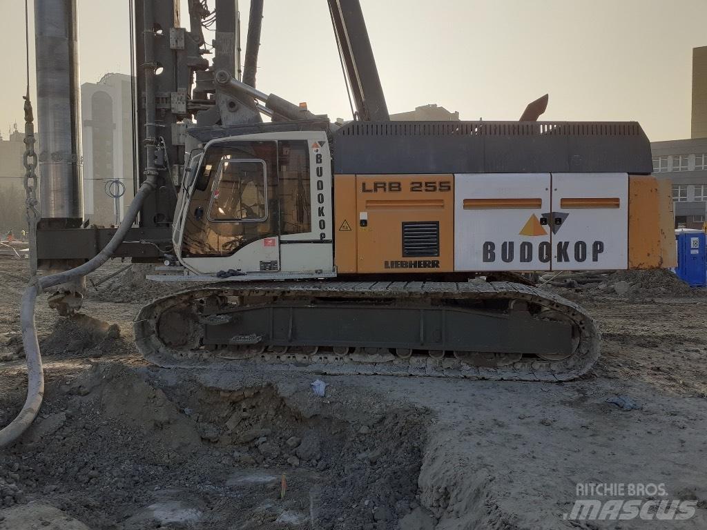 Liebherr LRB255 Pilířové jeřáby