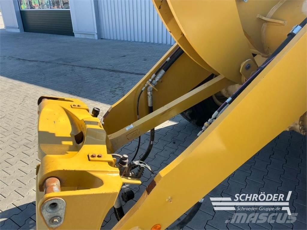  938 HL Kolové nakladače