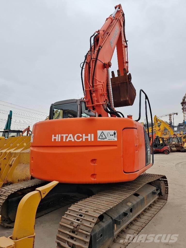 Hitachi ZX 135 US Pásová rýpadla