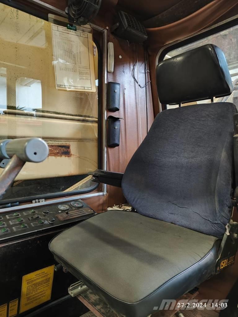 Lokomo A 353 NR Univerzální terénní jeřáby