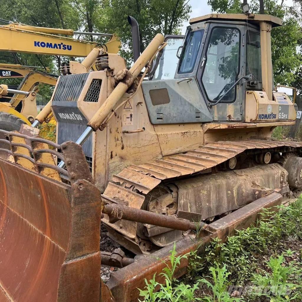 Komatsu D 65 P-12 Pásové dozery