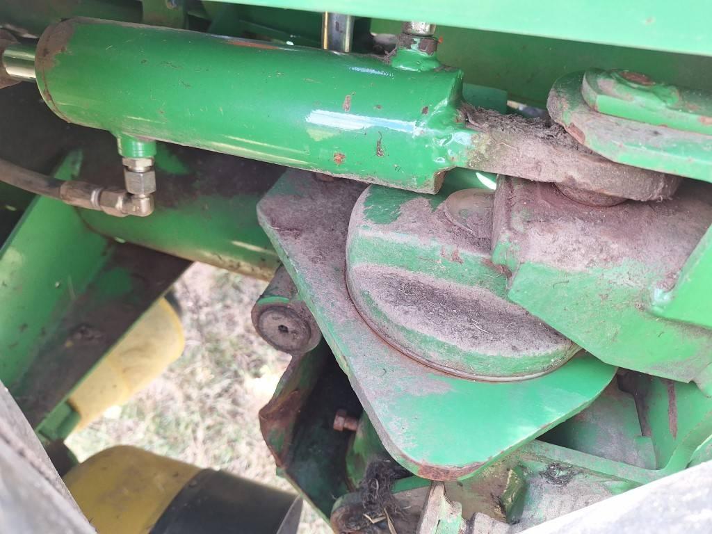 John Deere 328 Kondicionér žacího stroje