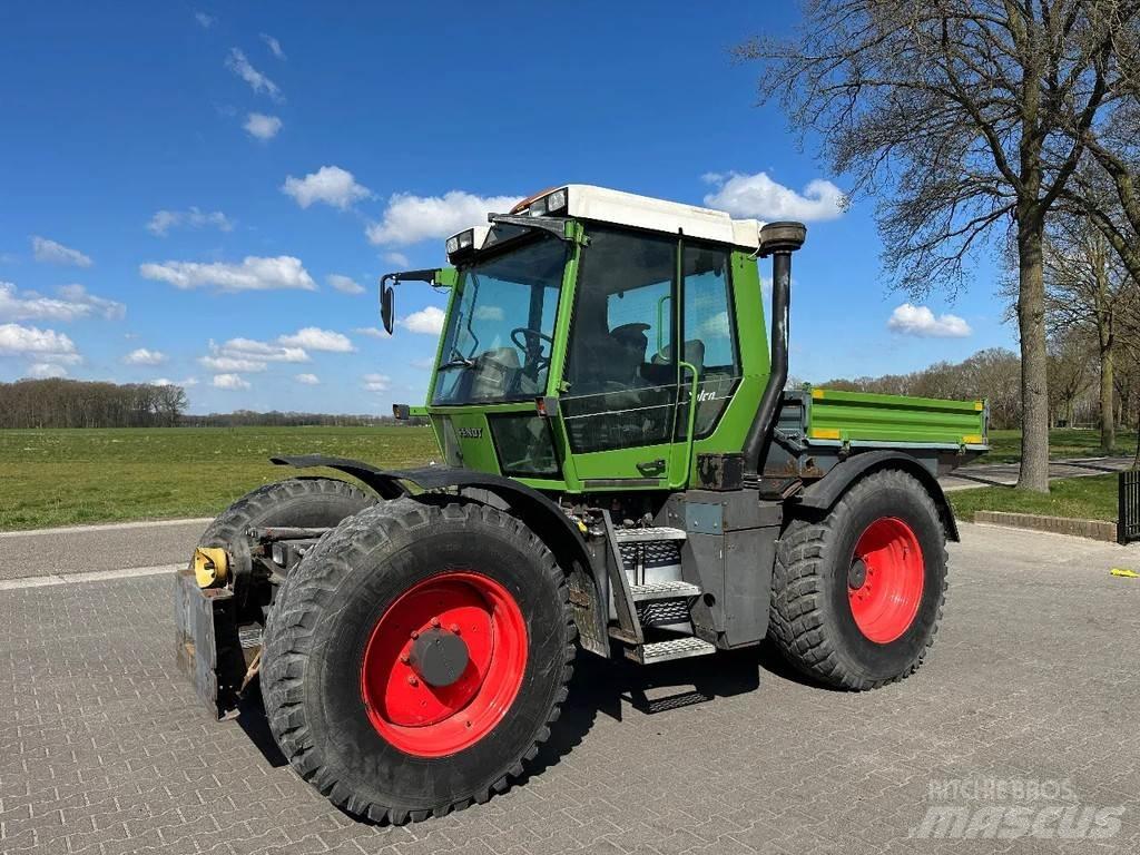 Fendt Xylon 520 Traktory