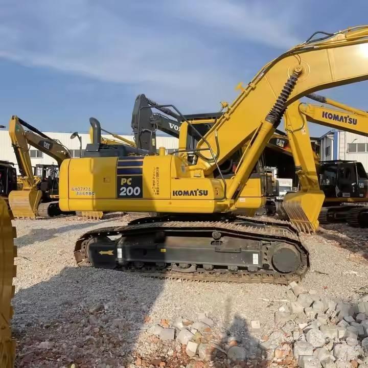 Komatsu PC200-8 Pásová rýpadla