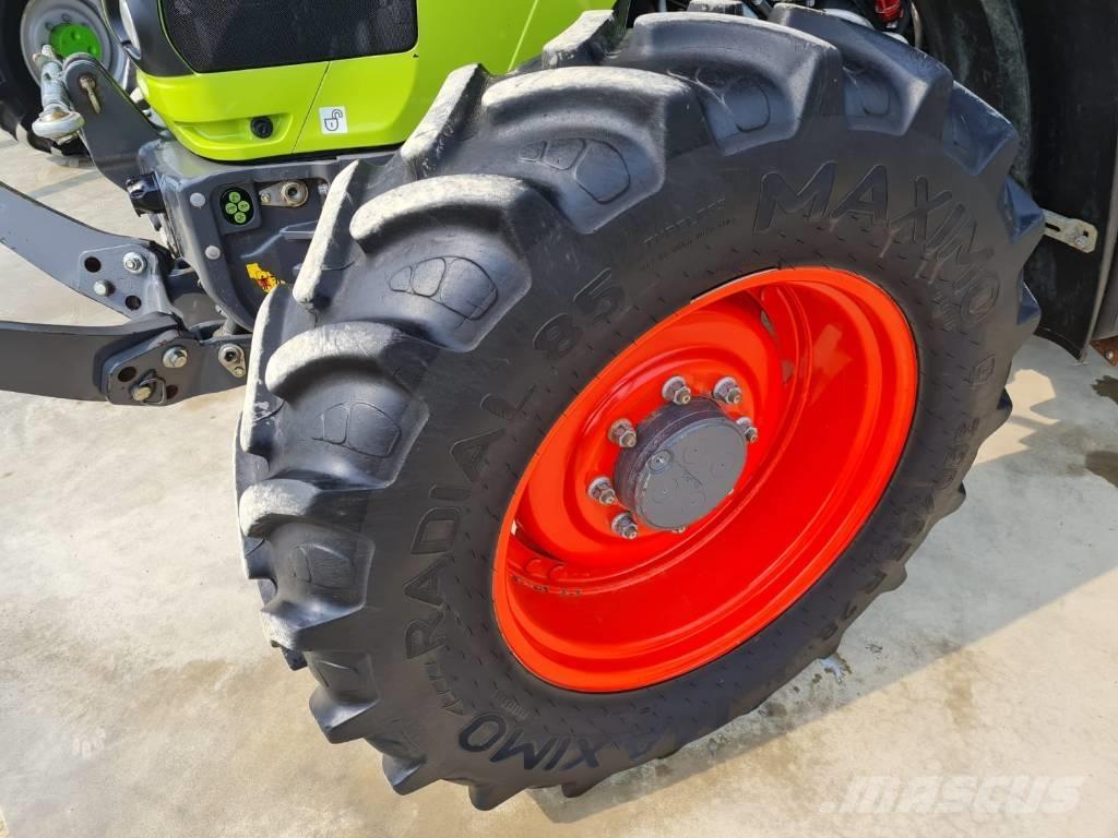 CLAAS Arion 440 CIS Traktory
