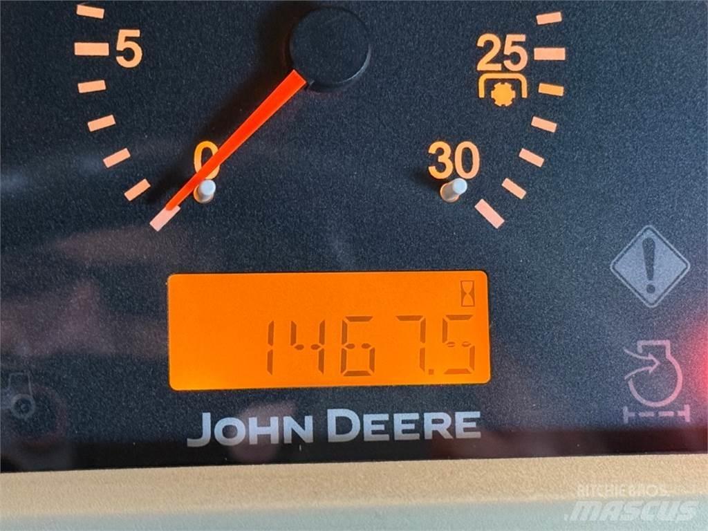 John Deere 3320 Další