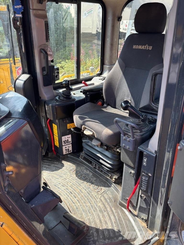 Komatsu D 65 PXi-18 Pásové dozery