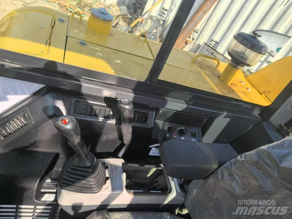 Komatsu PC 58 Pásová rýpadla