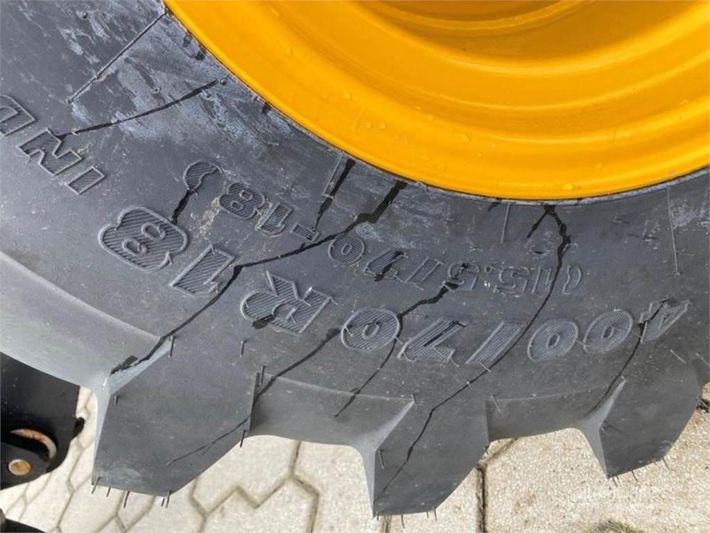 JCB 407 Kolové nakladače