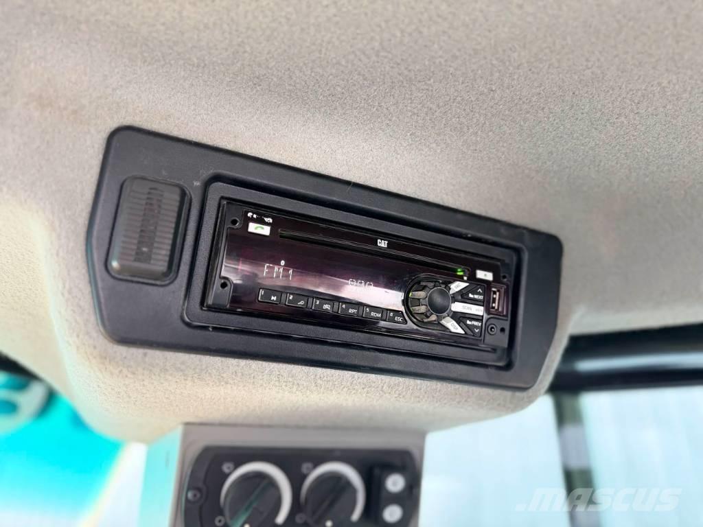 CAT 972M Kolové nakladače