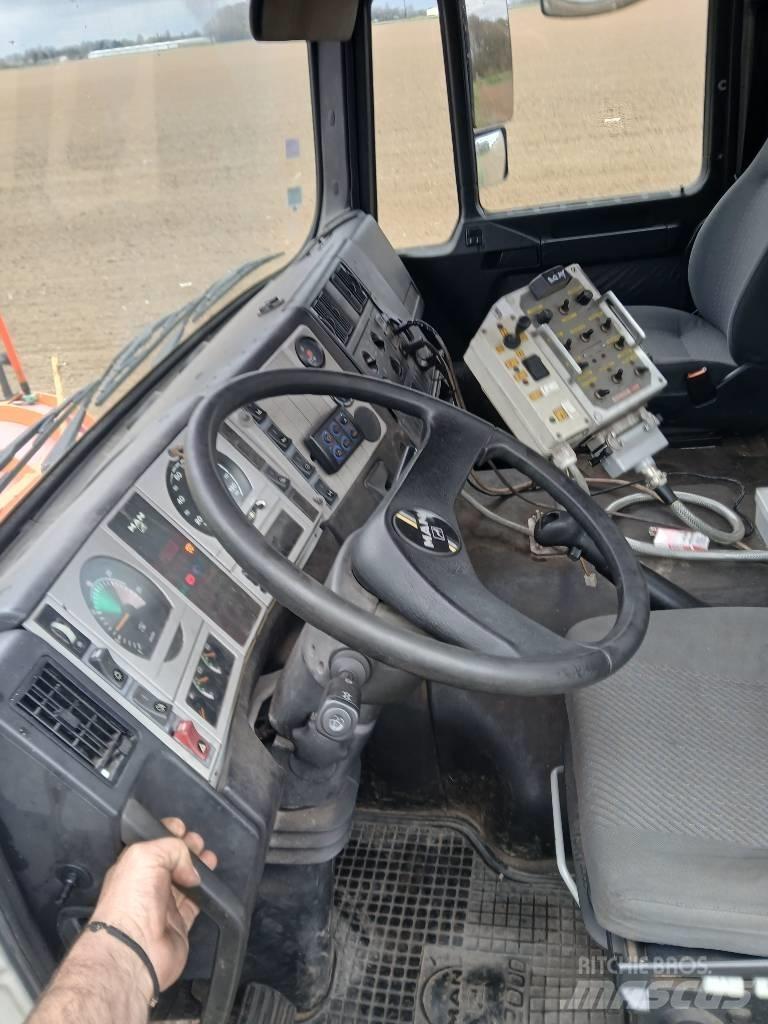 MAN FE 310 Hákový nosič kontejnerů