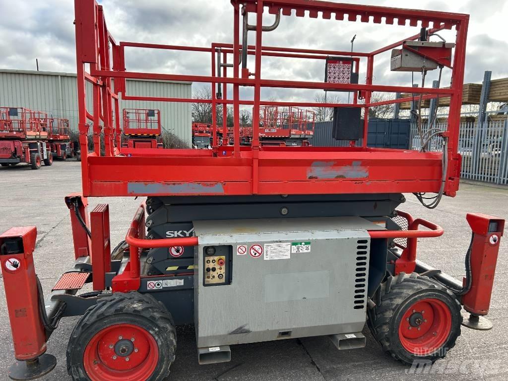 SkyJack SJ 6832 Nůžková zvedací plošina