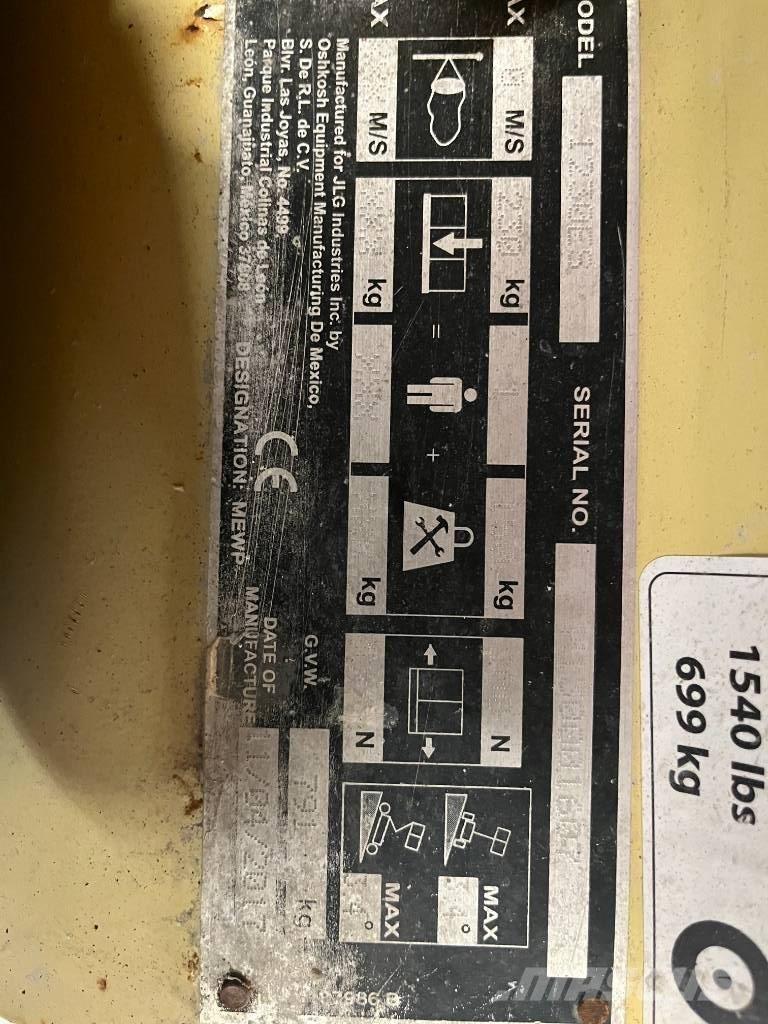 JLG 1230 ES Vertikální sloupové výtahy